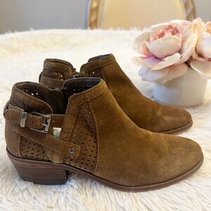 Vince Camuto Pamma Brown suede low ankle bootie women size 7.5